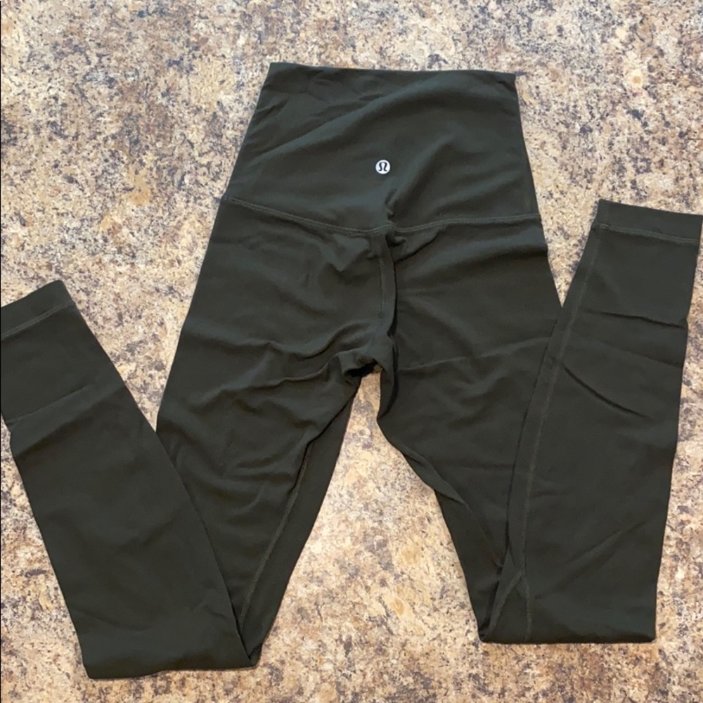Lululemon like new leggings! Sz 2